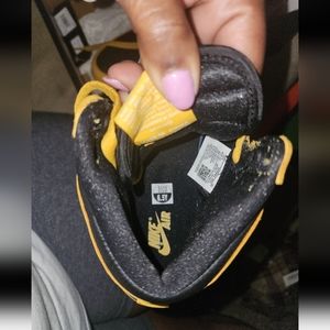 Jordan 1s size 6.5 in youth